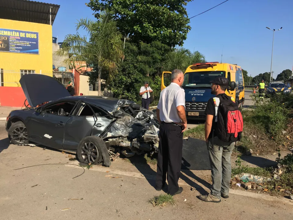 Em um dos acidentes, motorista de Vectra perdeu o controle da direção no quilômetro 64
