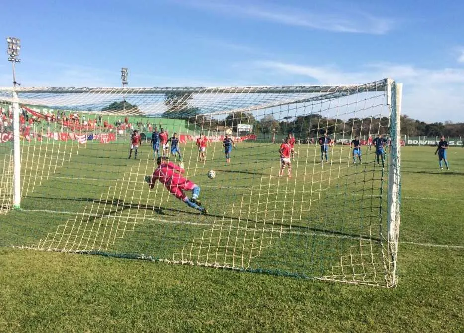 O jogo teve quatro pênaltis no tempo regulamentar, sendo dois, ao America, que eliminou o Itaboraí
