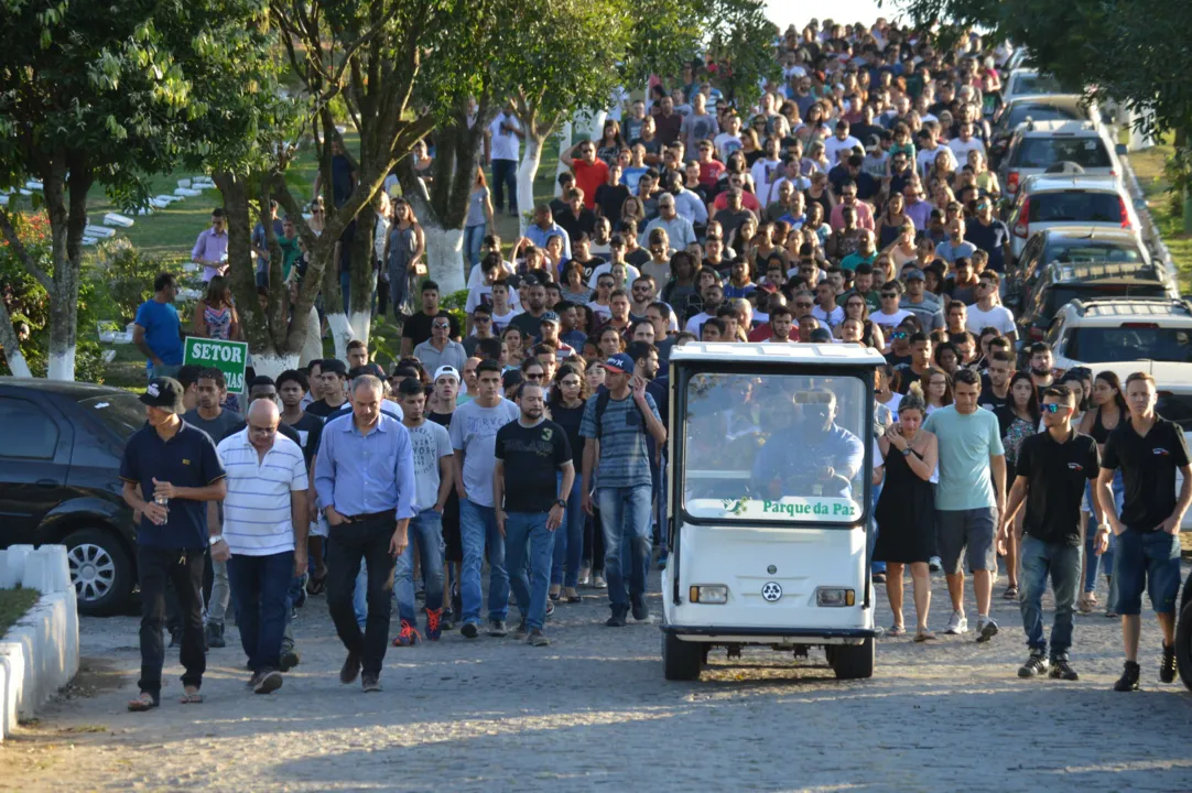 O enterro de 'Grilinho' aconteceu na tarde de ontem no Parque da Paz