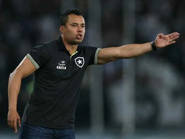 O técnico Jair Ventura destacou que a equipe precisa ter equilíbrio para vencer o Grêmio hoje à noite.