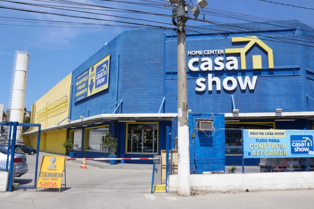 Depois de assaltar a loja, os criminosos também atacaram posto