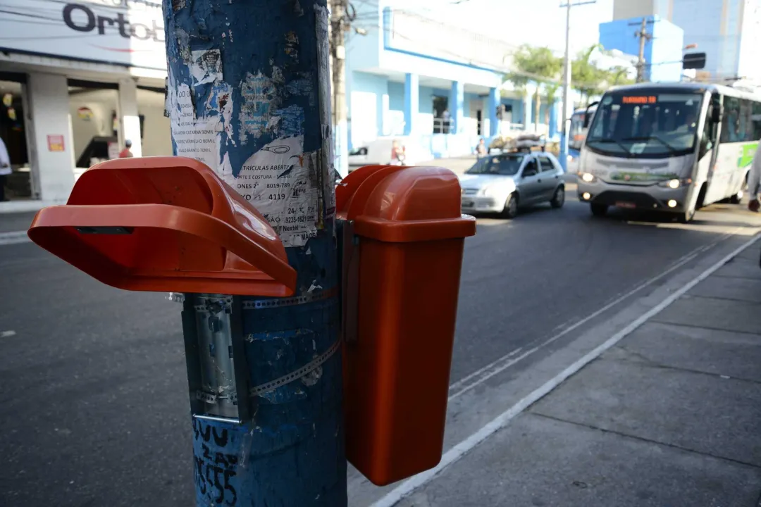 A Prefeitura de São Gonçalo já registra oito unidades destruídas através da ação dos vândalos