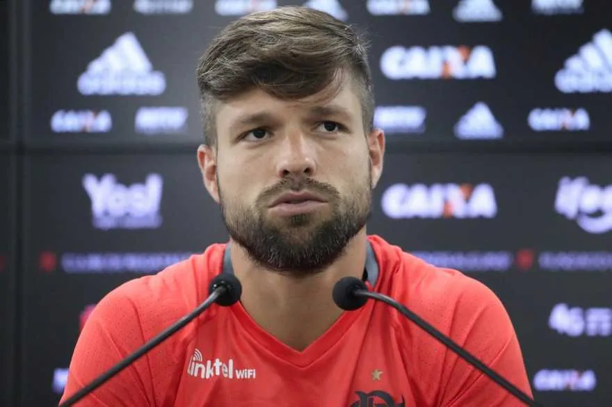 Diego garante que vai dar o máximo pelo Flamengo e promete lutar por convocação para a Copa