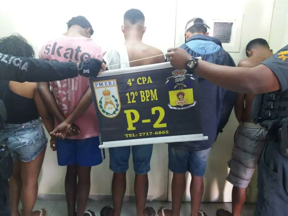 Todos os presos foram levados, junto com o material apreendido para a 82ªDP (Maricá)