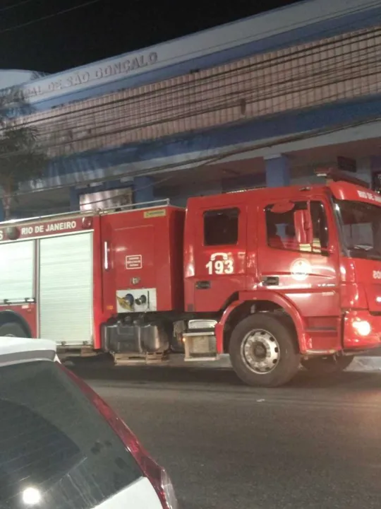 Imagem ilustrativa da imagem Bombeiros combatem Incêndio na Prefeitura de São Gonçalo