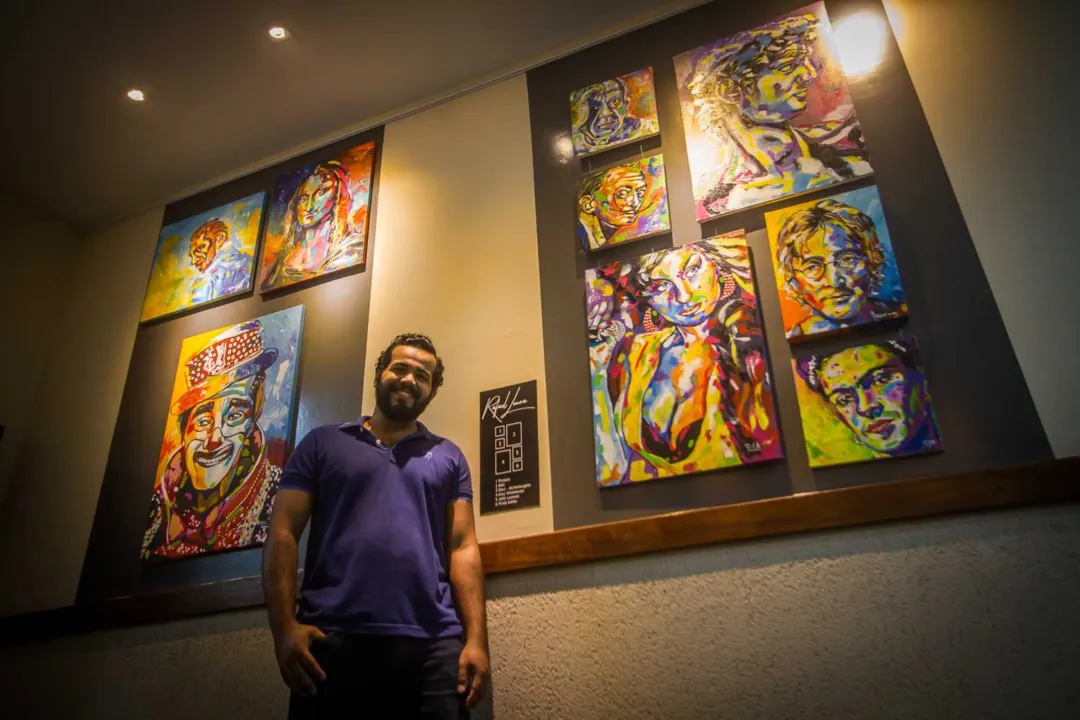 Rafael Louza mostra pinturas de quadros de personalidades