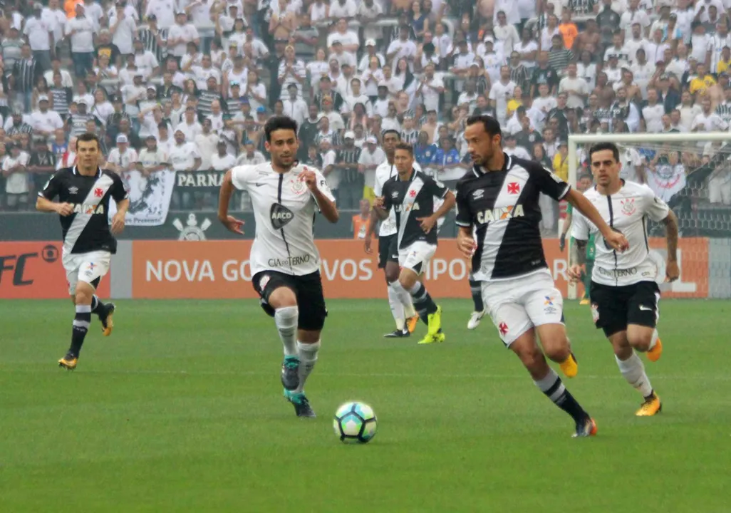  O meia Nenê bem que tentou, mas não conseguiu evitar a derrota do Vasco em São Paulo

