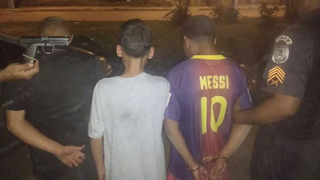Com os adolescentes foi encontrado um simulacro de pistola