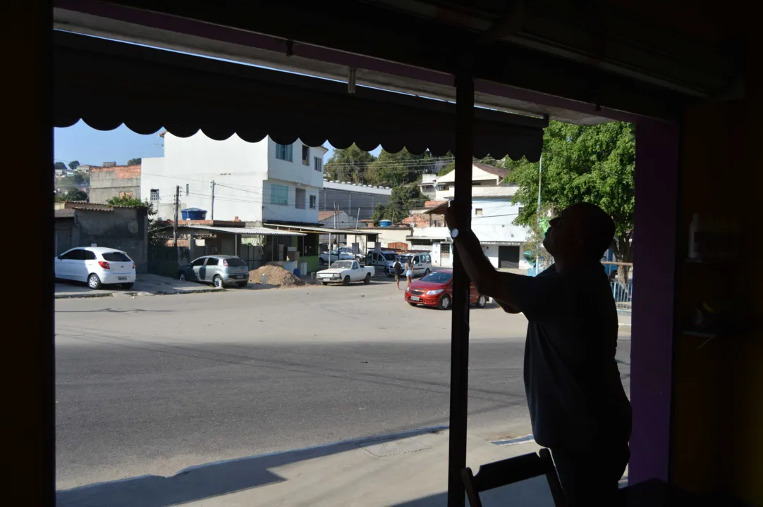 Via também tem problemas com falta de iluminação pública. 