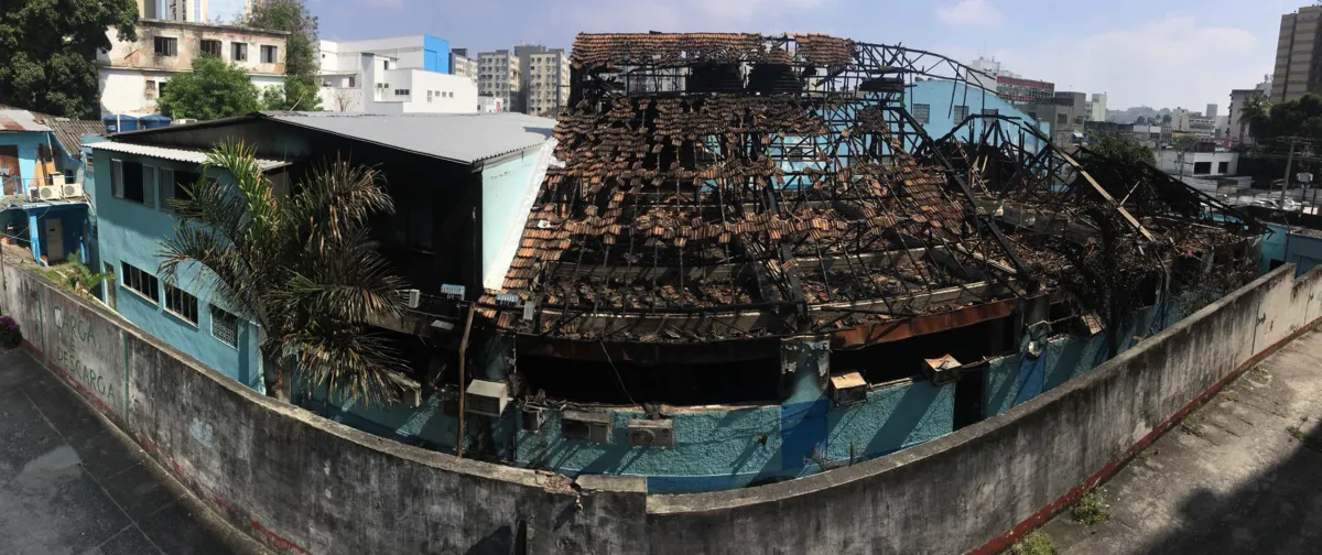 As chamas destruiram local onde funcionavam alguns órgãos da prefeitura de São Gonçalo. Preeitura ainda contabiliza prejuízos