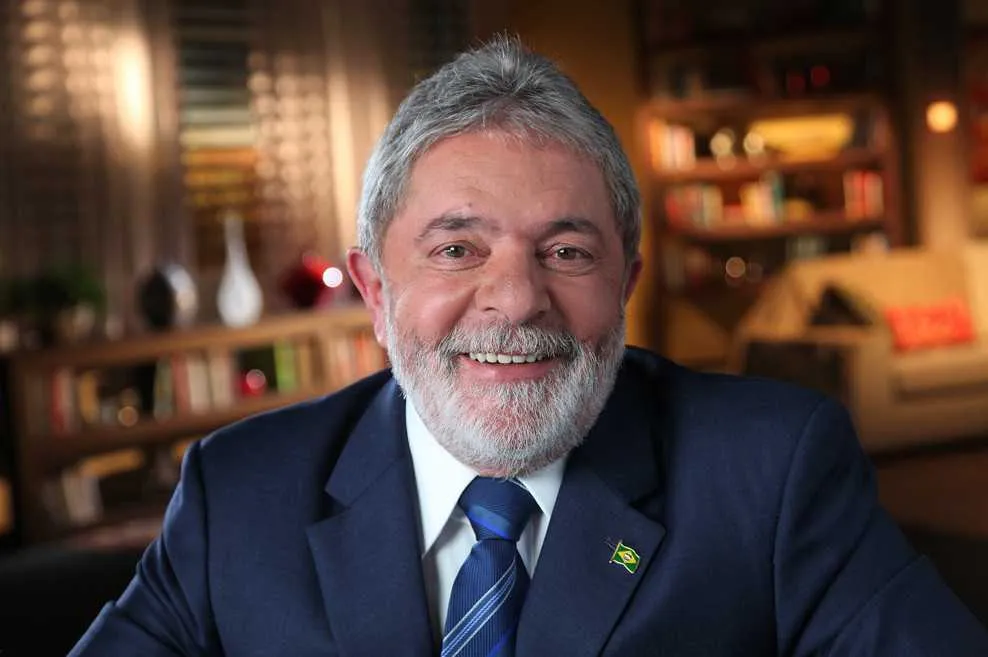Pesquisa aponta vitória do ex-presidente Lula no 1º e 2º turno