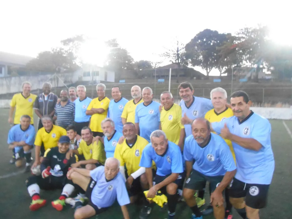 O grupo tem 38 peladeiros, com idade média de 70 anos