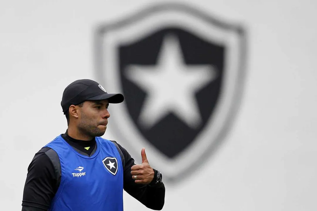 O técnico Jair Ventura afirmou que sua equipe vai jogar de igual para igual, hoje, na Arena Grêmio