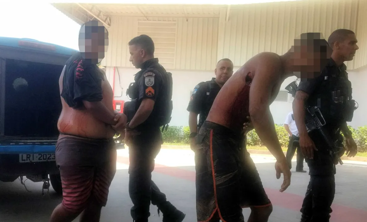 Os dois baleados foram levados para o Hospital Alberto Torres