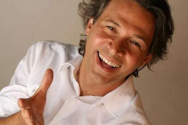 Humorista estreia temporada no Teatro Abel, nesta sexta-feira