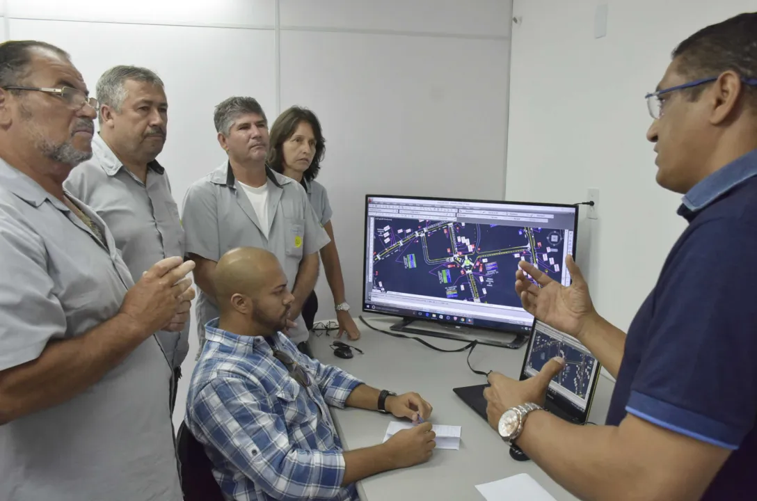Primeira reunião aconteceu com os taxistas, que também terão locais de pontos modificados.
