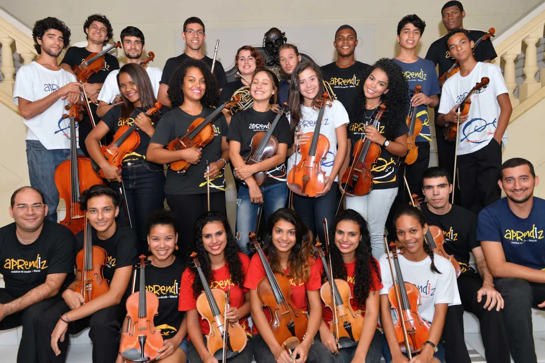 Orquestra é composta por 50 jovens instrumentistas 