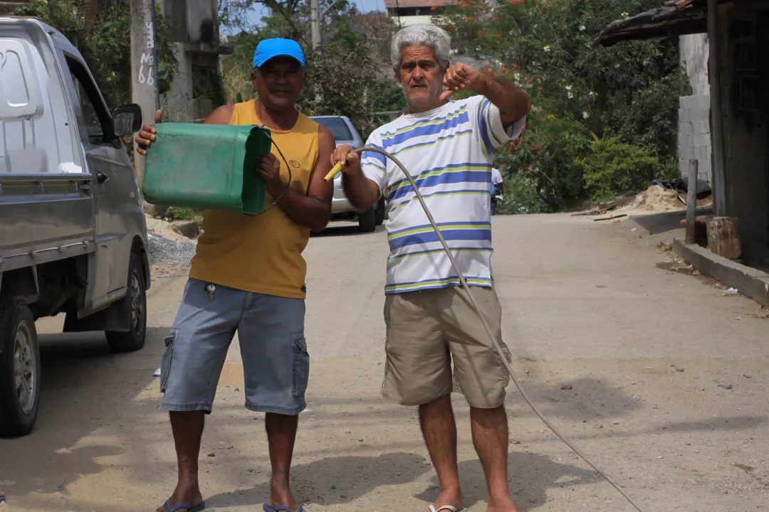 Moradores estão com as torneiras secas em diferentes bairros