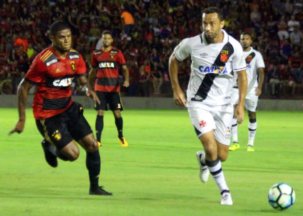 O meia Nenê voltou a jogar bem e marcou o gol do Cruzmaltino na primeira etapa do jogo na Ilha do Retiro, em Pernambuco