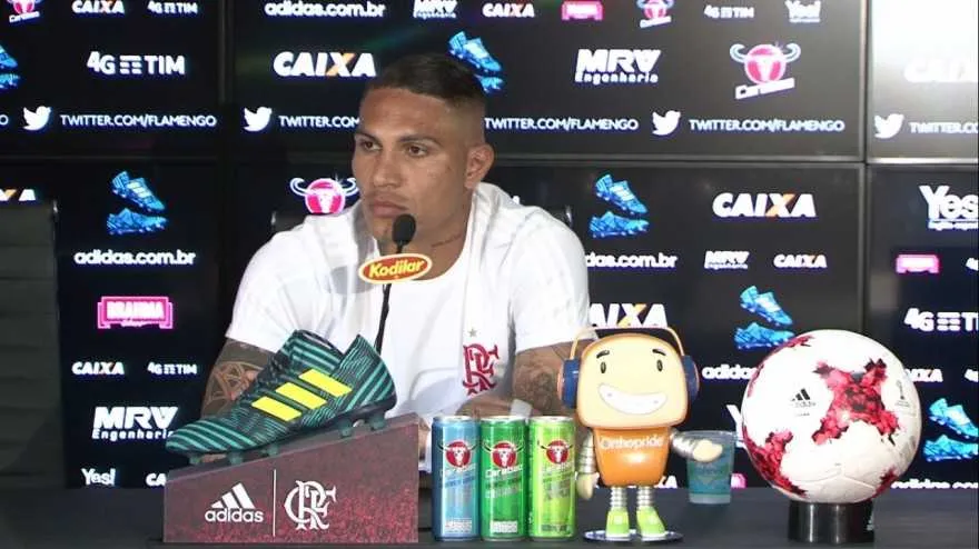Paolo Guerrero está confirmado contra o Cruzeiro amanhã