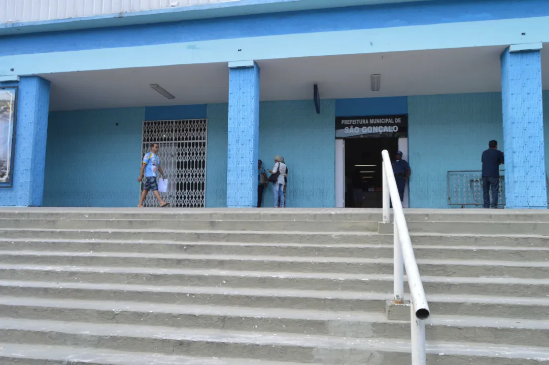 As secretarias destruídas foram transferidas provisoriamente