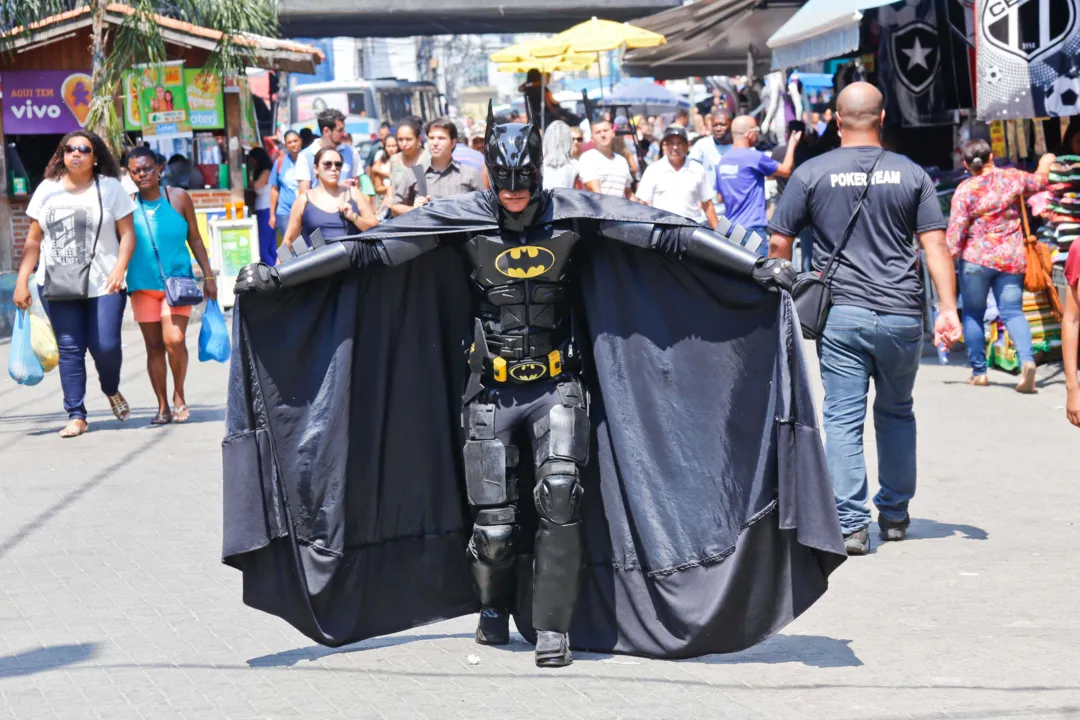 Abner, o Batman gonçalense, conquistou o público em Alcântara