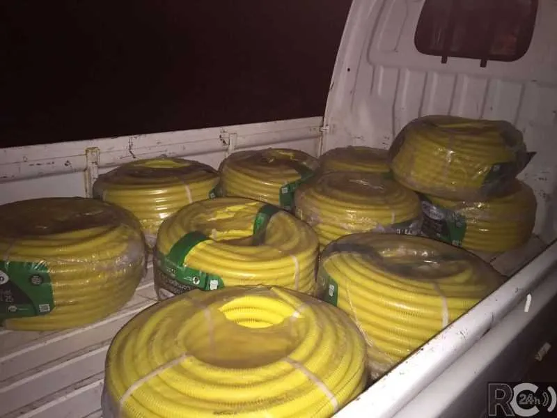 O material roubado foi descoberto em uma caminhonete