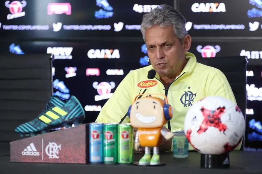 O técnico Reinaldo Rueda lamentou os comentários sobre o goleiro Muralha e o meia Diego