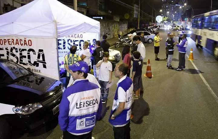 Imagem ilustrativa da imagem Três homens são detidos na Operação Lei Seca em São Gonçalo
