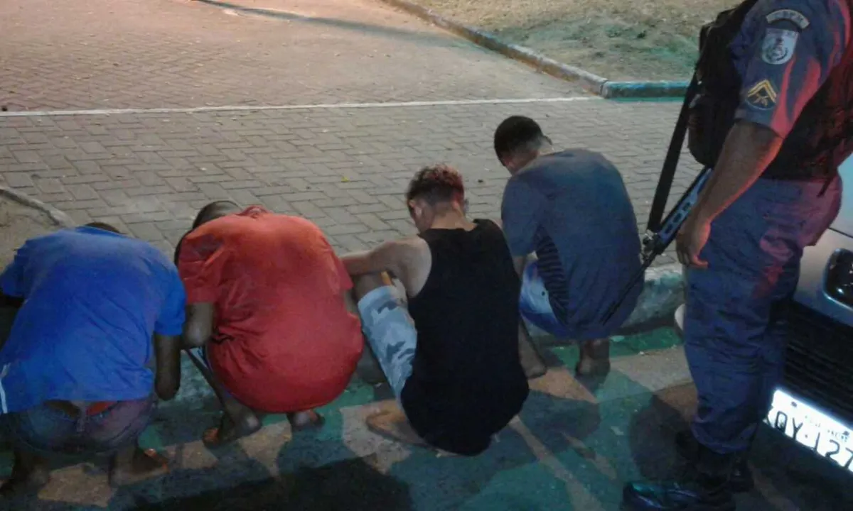 Imagem ilustrativa da imagem Quatro jovens são apreendidos após perseguição policial no Gradim em São Gonçalo