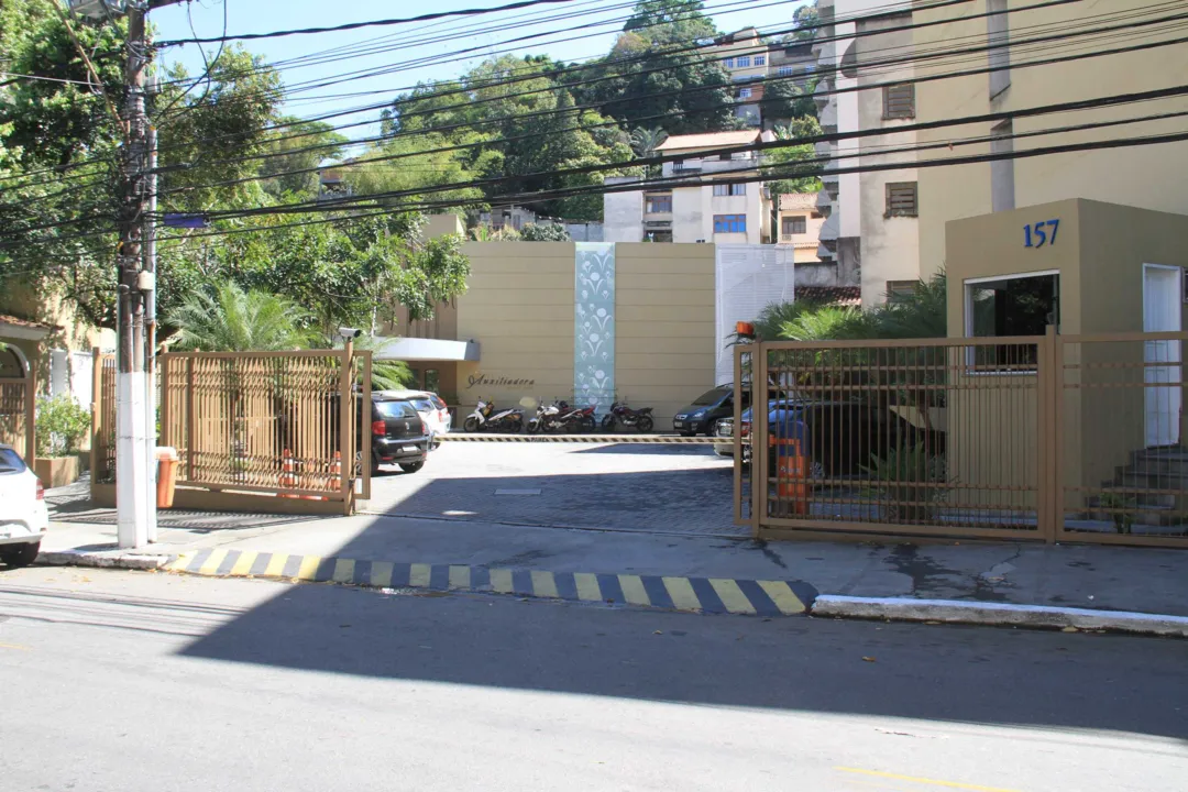 Imagem ilustrativa da imagem Bandidos promovem arrastão na porta de hospital