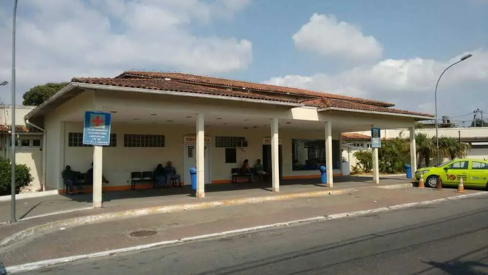 Dos dois jovens internados com suspeita da doença, um foi transferido para o Instituto de Infectologia São Sebastião, no Rio
