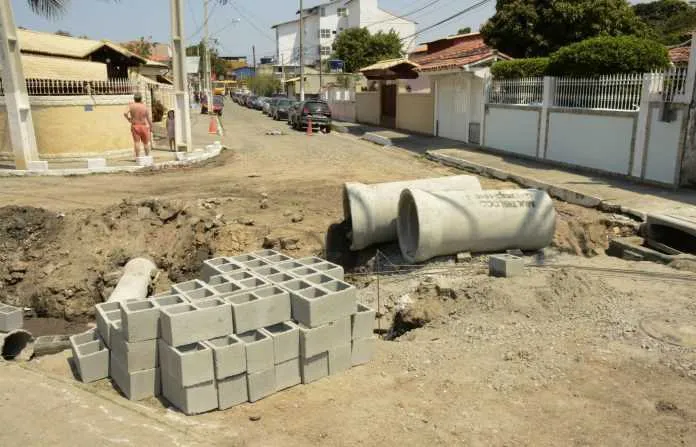 A primeira intervenção do projeto no local é a manutenção das redes de drenagem