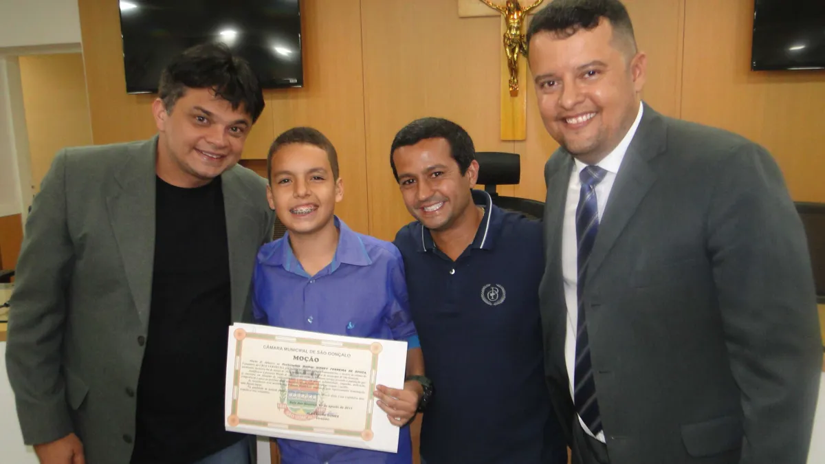 Cinquenta e um integrantes do órgão foram homenageados com Moção de Aplausos pela Câmara Municipal