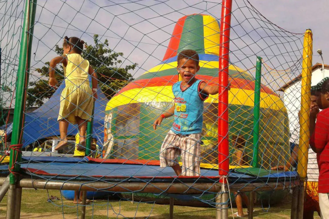 Haverá barracas diversas com comidas, bebidas, artesanato, além de brinquedos infláveis para as crianças