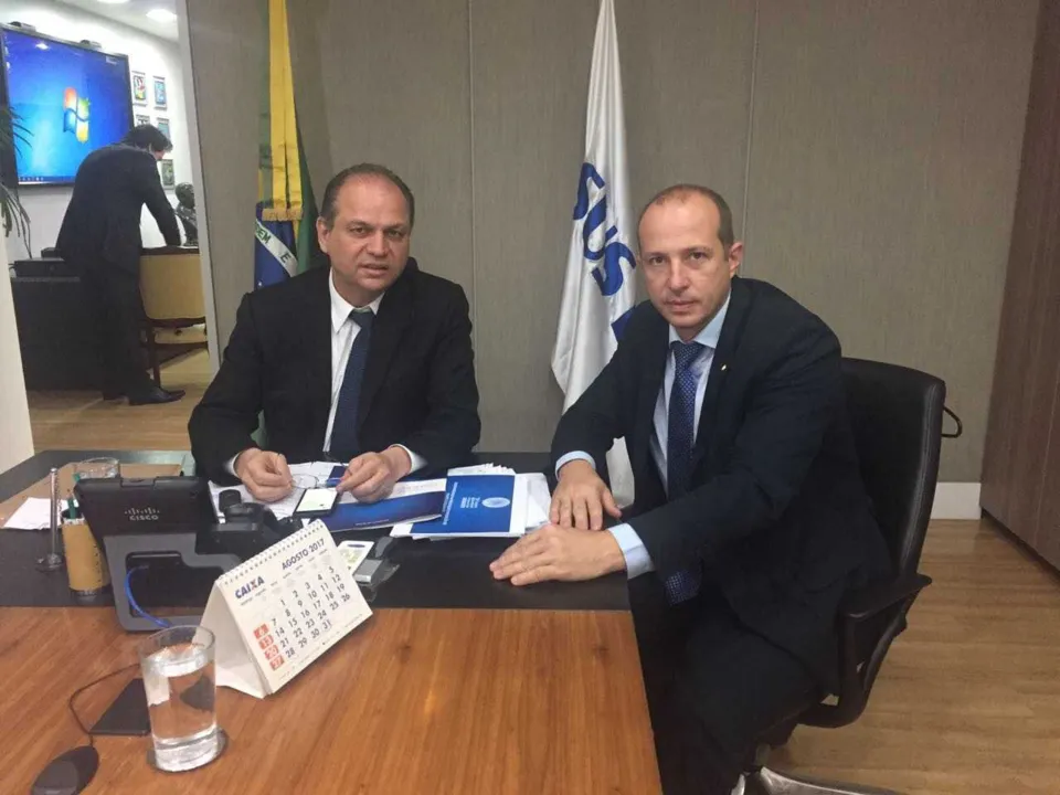  O ministro Ricardo Barros confirmou ao deputado Marcelo Delaroli a liberação da ambulância
