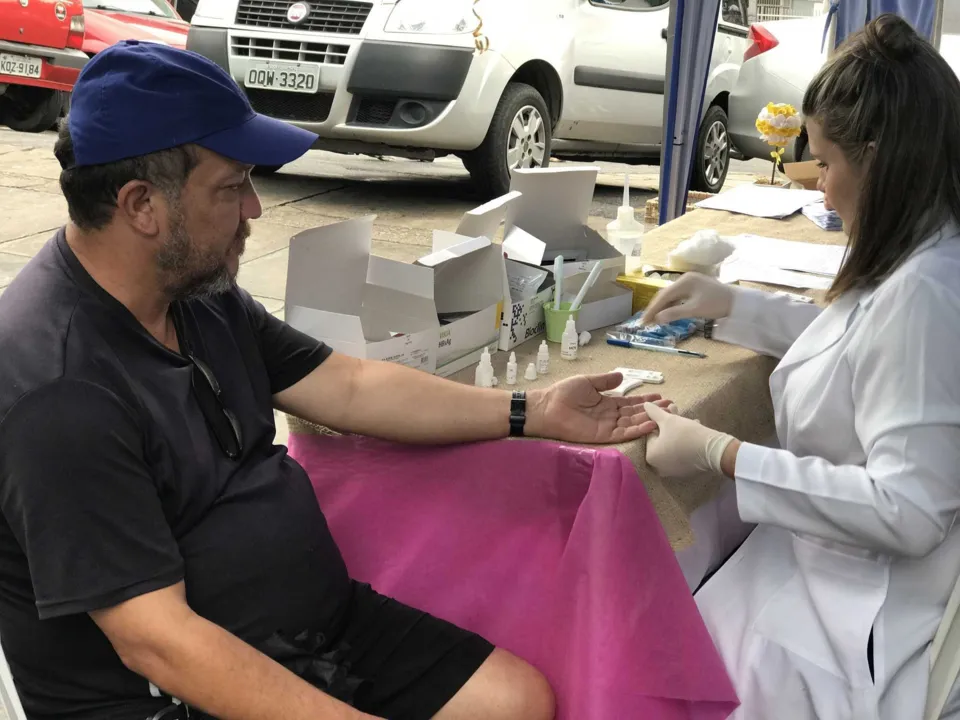  Equipes do programa Consultório de Rua fazem testes rápidos para HIV, sífilis e hepatites B e C