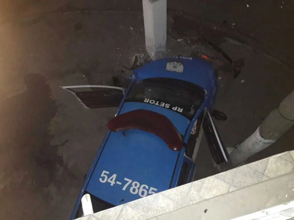 Viatura perdeu o controle e atingiu poste em J. Esperança