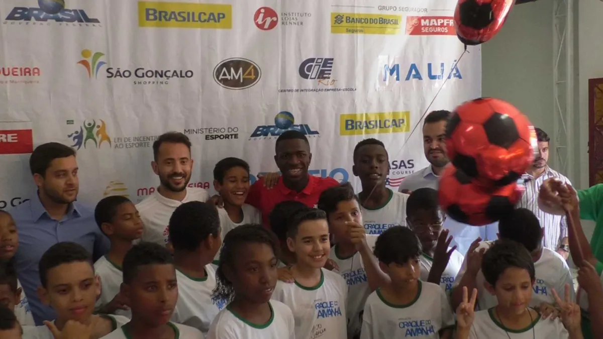  O secretário de Esporte e Lazer recebeu Everton Ribeiro e Vinicius Junior