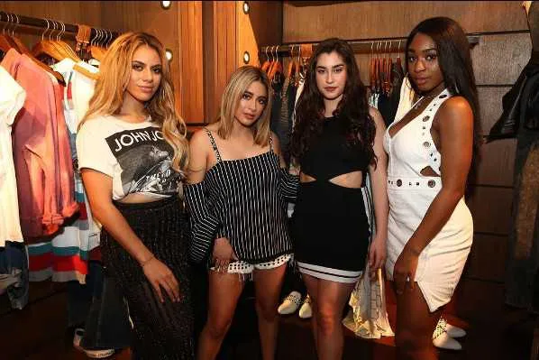 As meninas do Fifth Harmony já estão no Brasil para se apresentarem em três capitais, e revelaram o desejo de dividir o palco com Anitta. "Com certeza passaríamos momentos muito divertidos. Ela é muito bonita e o que ela faz é realmente impressionante. Seria maravilhoso se o Fifth Harmony tivesse essa oportunidade", afirmaram em entrevista recente. 
