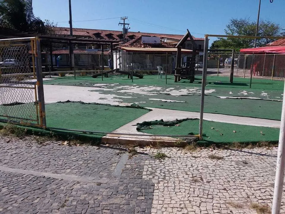 Luminárias das quatro torres que iluminam o local estão apagadas depois de pane nos dijuntores