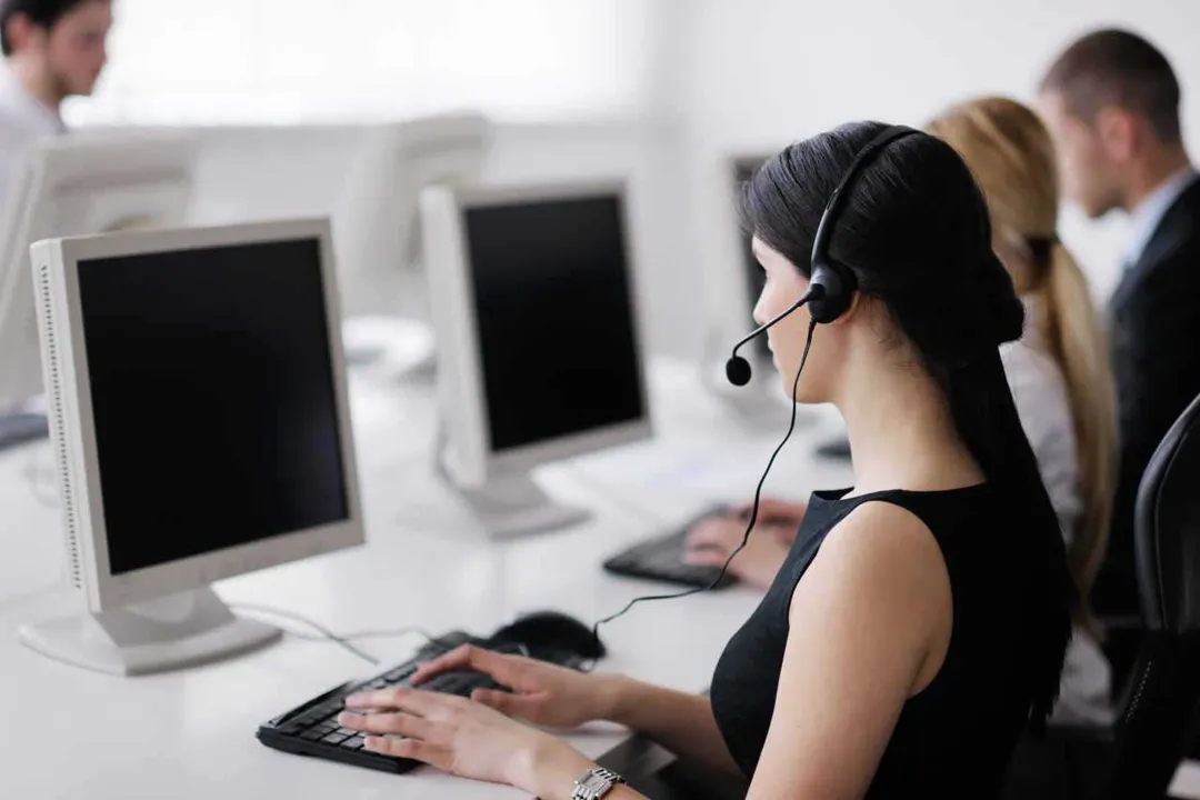 Em SG, entre as vagas disponíveis, cinco são para função de operador de telemarketing