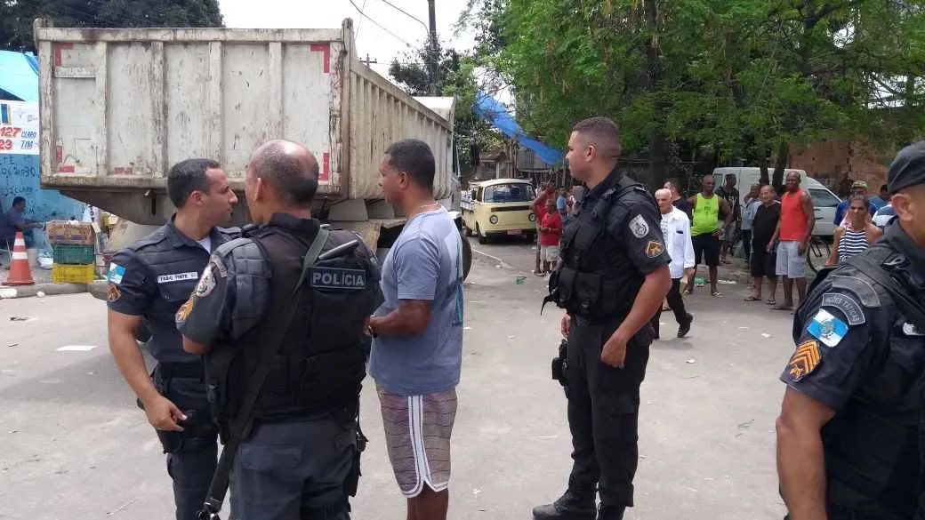 Agentes fizeram operação conjunta na Feira do Laranjal
