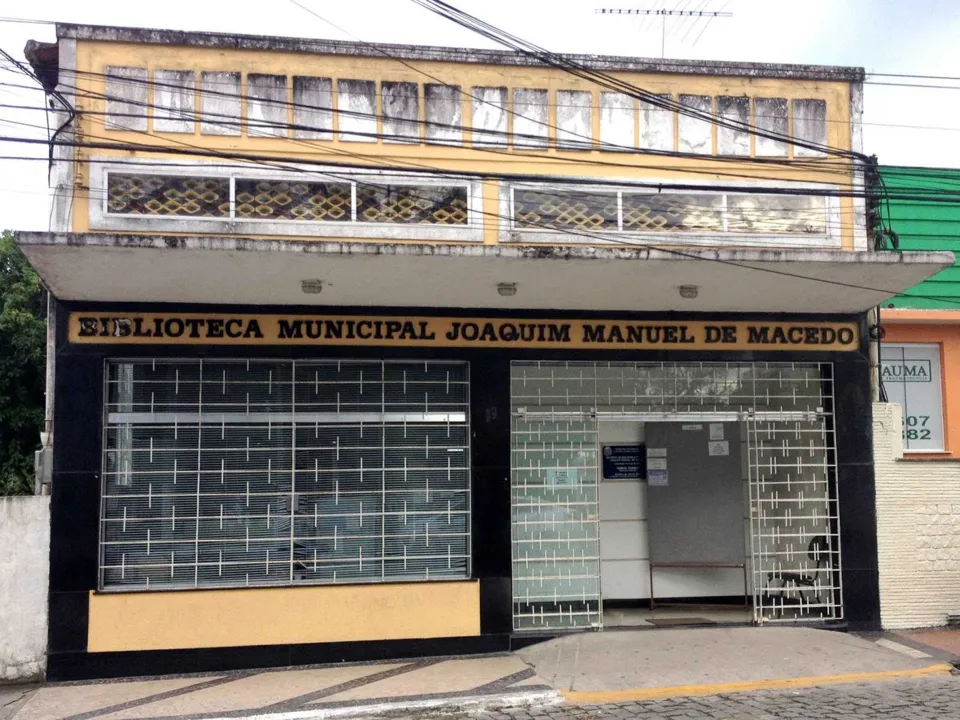 Biblioteca Municipal Joaquim Manuel de Macedo  oferecerá contações de histórias, oficinas de brinquedos e mostra de desenhos
