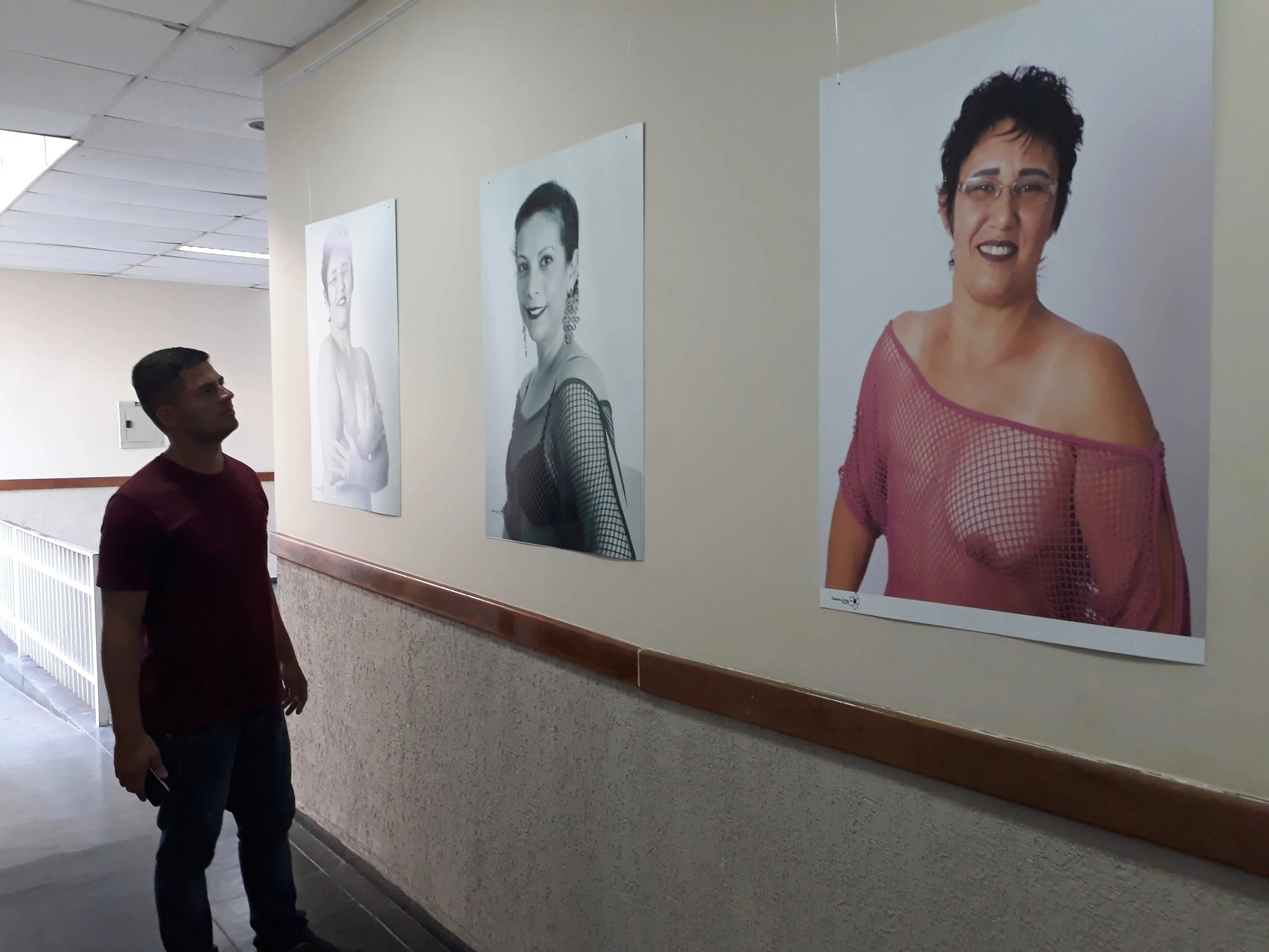 Exposição "Unidas Pela Vida" em alusão ao Outubro Rosa na Câmara de São Gonçalo
