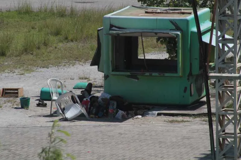 O Parque Ambiental Praia das Pedrinhas, no Boa Vista, está completamente abandonado
