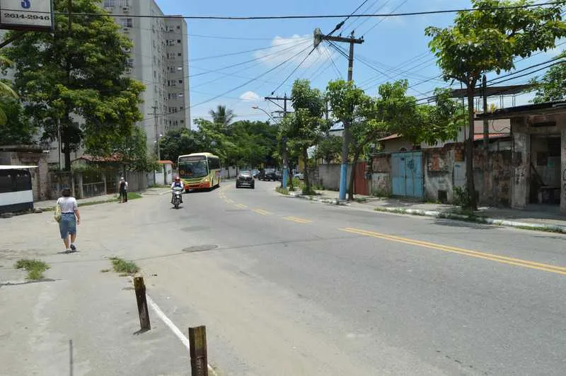 >> O motorista do Gol atropelou mãe e filha na calçada e fugiu logo depois, sem socorrer vítimas