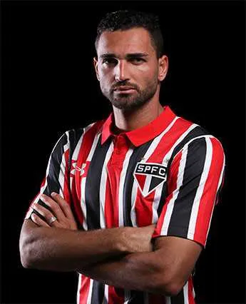 Gilberto está na mira do Botafogo