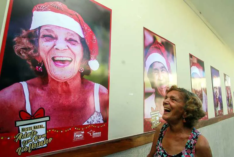 >> Centro Cultural está com exposição de fotos dos idosos do abrigo 