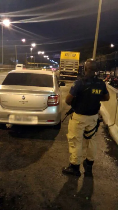 Polícia montou barreiras na BR-101 para interceptar os suspeitos